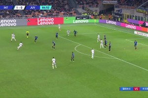 [进球视频] 邓弗里斯踢倒桑德罗 主裁回看VAR后判点，迪巴拉扳平比分